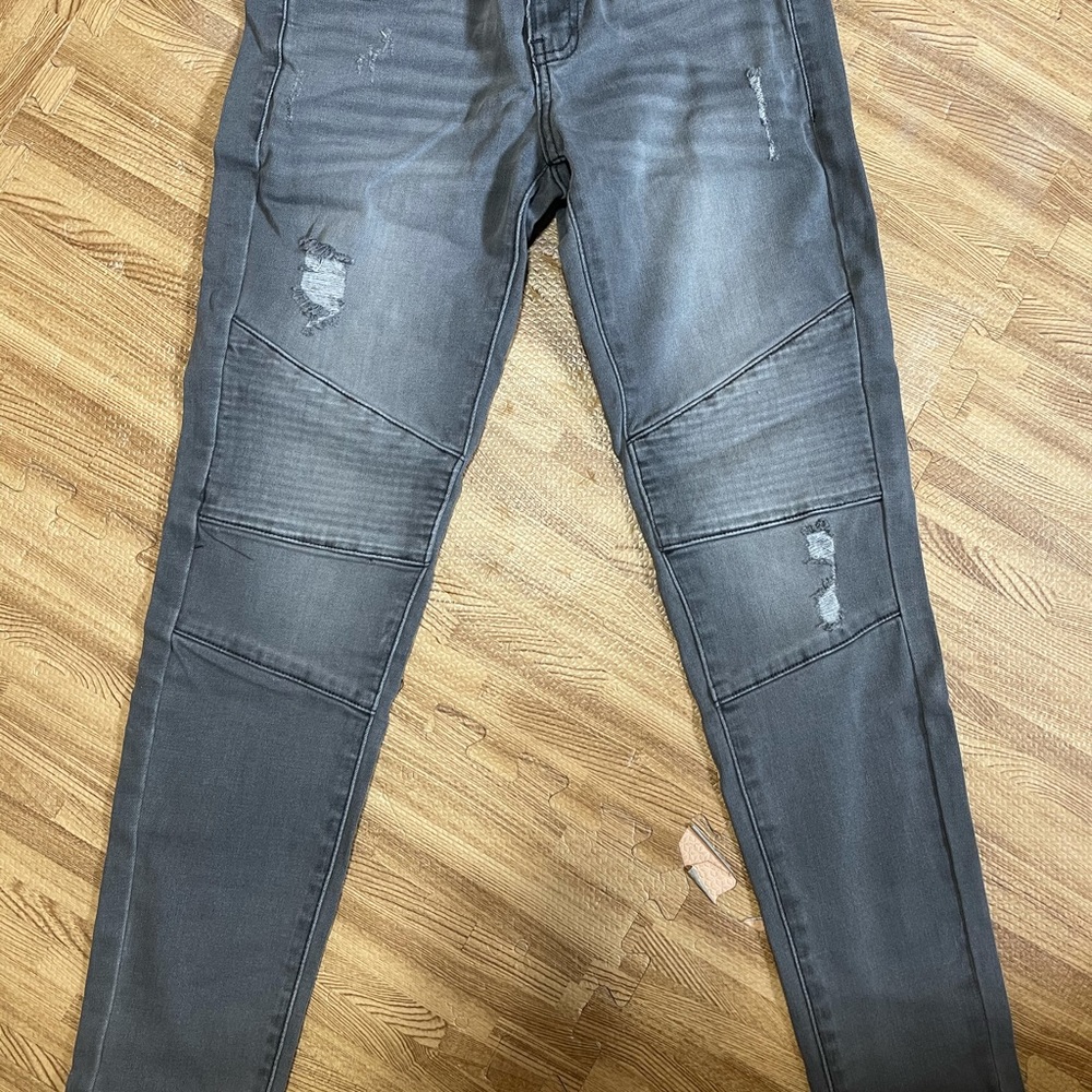 KanCan Distressed Moro ankle skinny Jean. Size 24